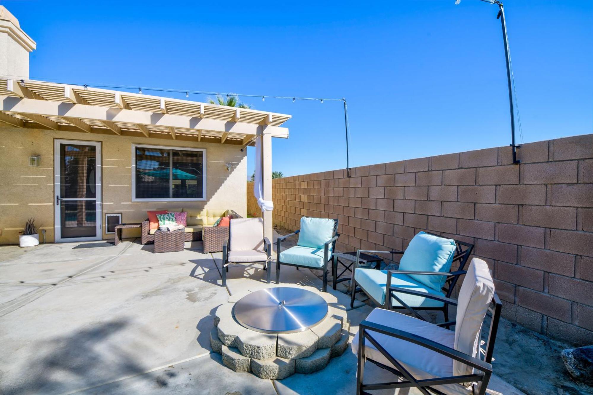 Hébergement de vacances Casa Desert Muse With Heated Pool Firepit Mini Golf And Games Indio