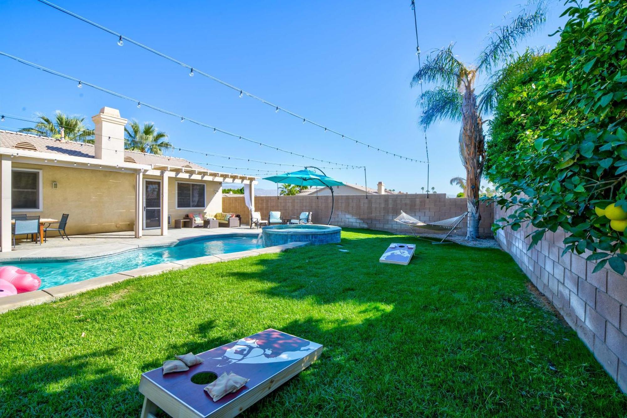 Hébergement de vacances Casa Desert Muse With Heated Pool Firepit Mini Golf And Games Indio